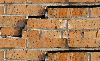 Brick wall with serious structural damage in Charleston, SC